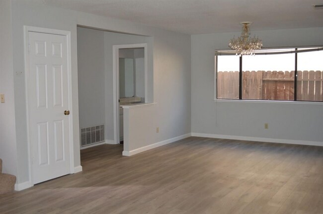 Building Photo - 217 Mitchum Dr