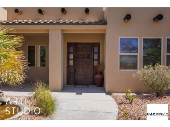 Building Photo - Scenic