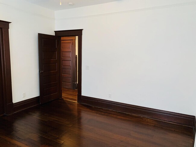 Building Photo - 19 E 40th St
