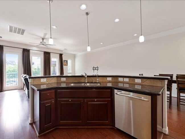 Building Photo - 5502 Lunia Ln