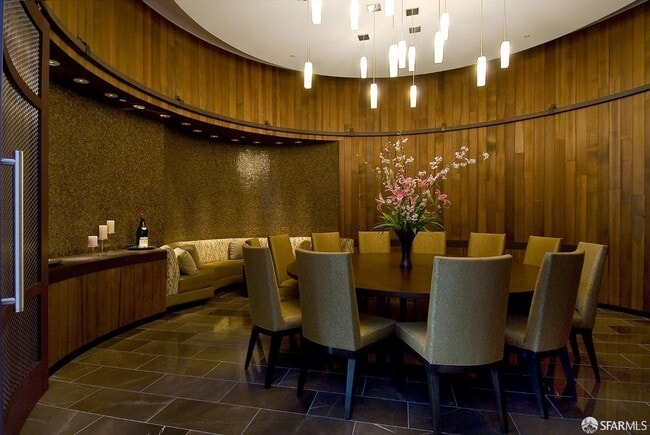 Building Photo - 301 Mission St