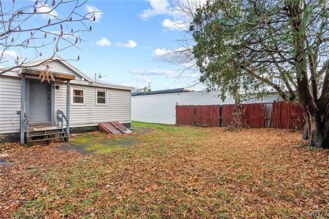 Building Photo - 1522 Valley Dr