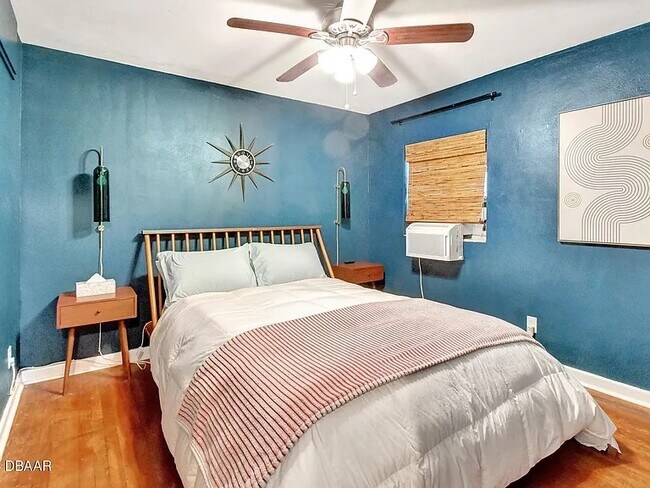 Building Photo - Bluelake Unit 3