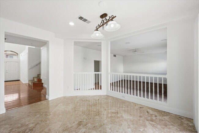 Building Photo - Exquisite 5-bed, 3-bath home w/ spacious 3-car garage offers luxurious living & effortless entert...