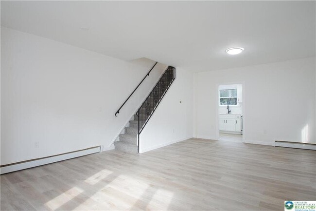 Building Photo - 541 Jischke St