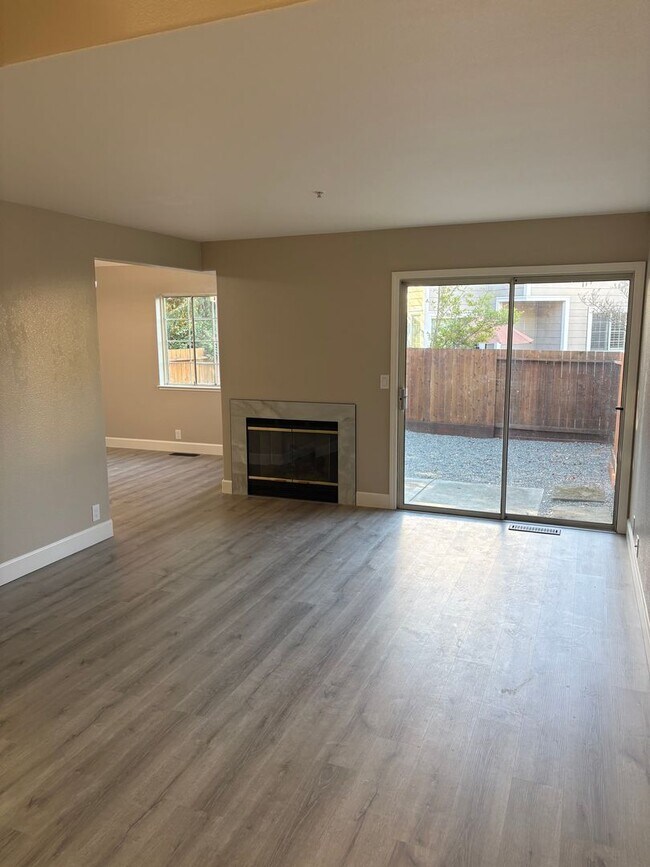 Building Photo - 1810 Carneros Cir