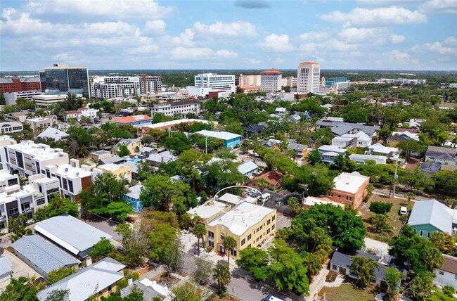 Building Photo - 321 Ohio Pl