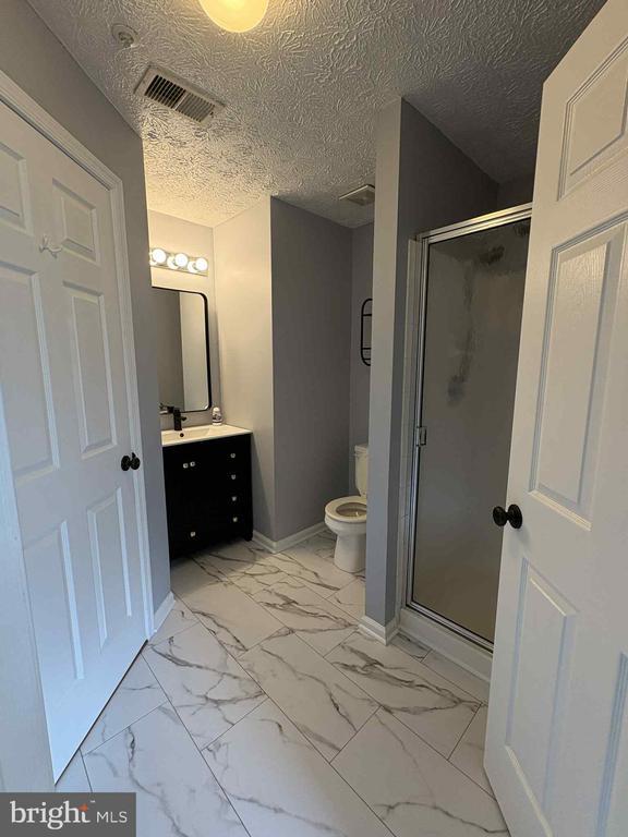 Building Photo - 701 Orchard Overlook