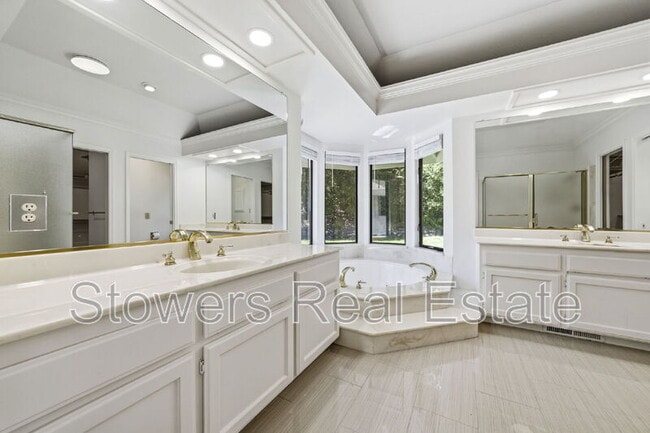 Building Photo - 618 Banister Ln