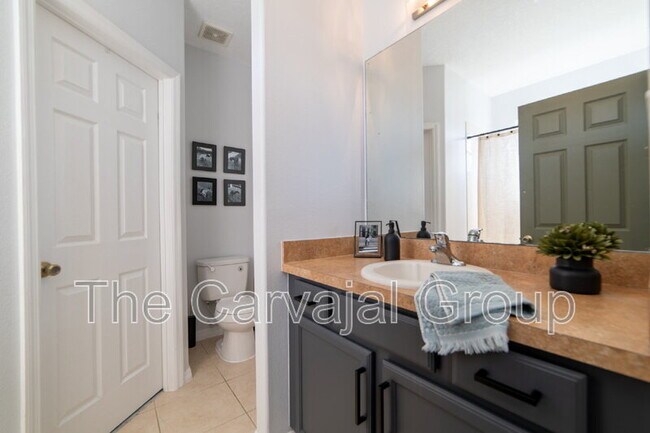 Building Photo - 2210 Seven Oaks Dr