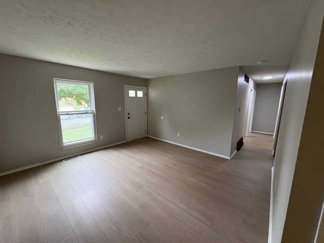 Building Photo - 2526 Queenswood Dr