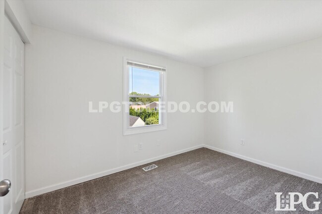Building Photo - 2121 Bromford Rd