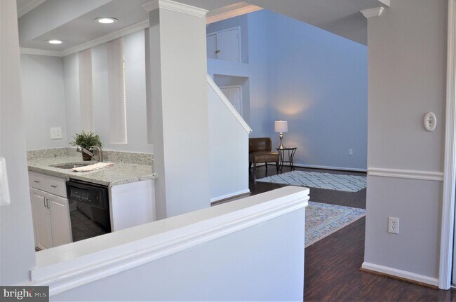 Building Photo - 3311 Lakeside View Dr