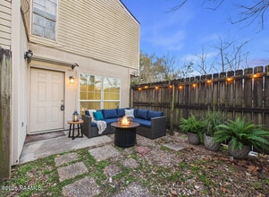 Building Photo - 809 Fox Run Ave