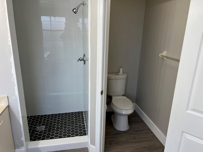 Building Photo - 4926 Ave