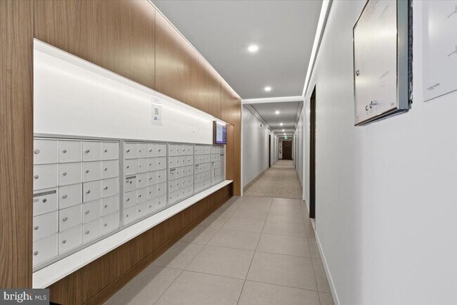 Building Photo - 1301 S Arlington Ridge Rd