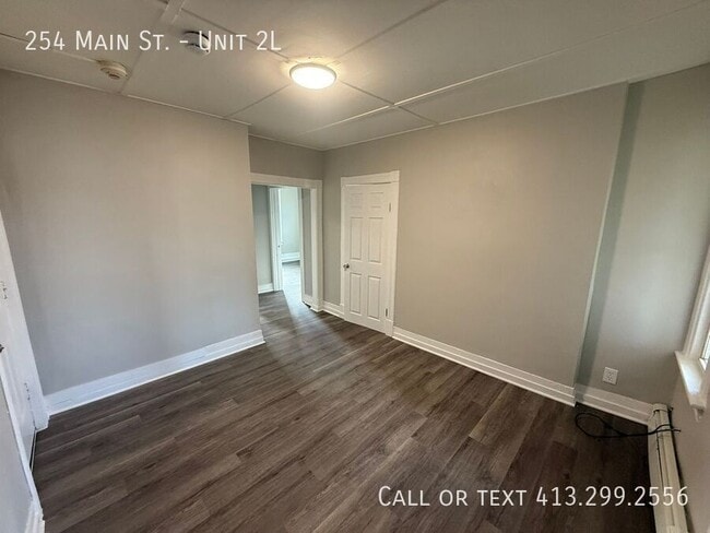 Building Photo - 254 Main St