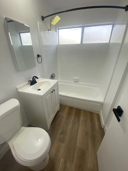 Building Photo - 6136 Fulton Ave