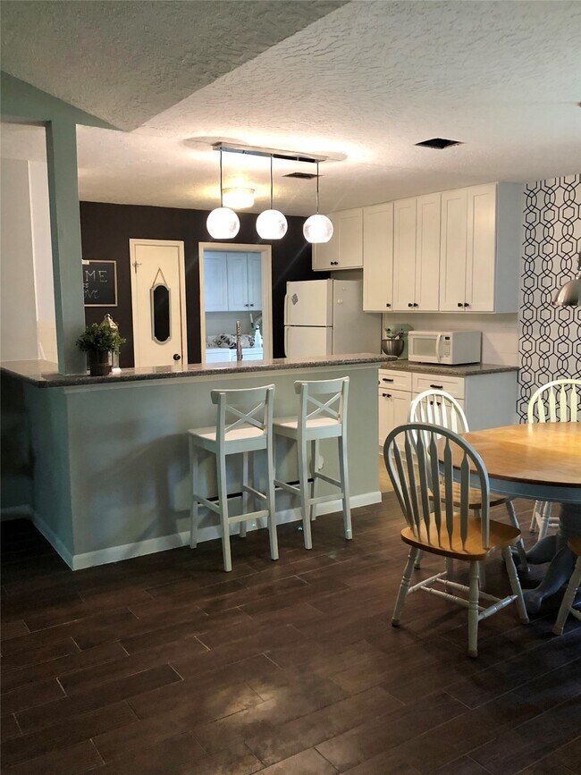 Building Photo - 802 Cascade Creek Dr