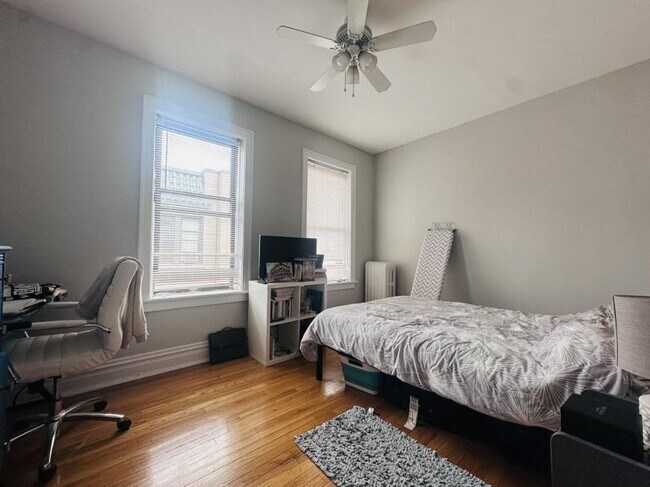 Building Photo - 2 bedroom in Chicago IL 60657