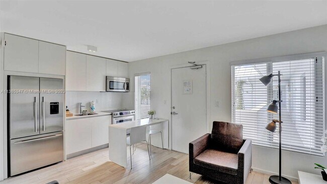 Building Photo - 285 Sunrise Dr