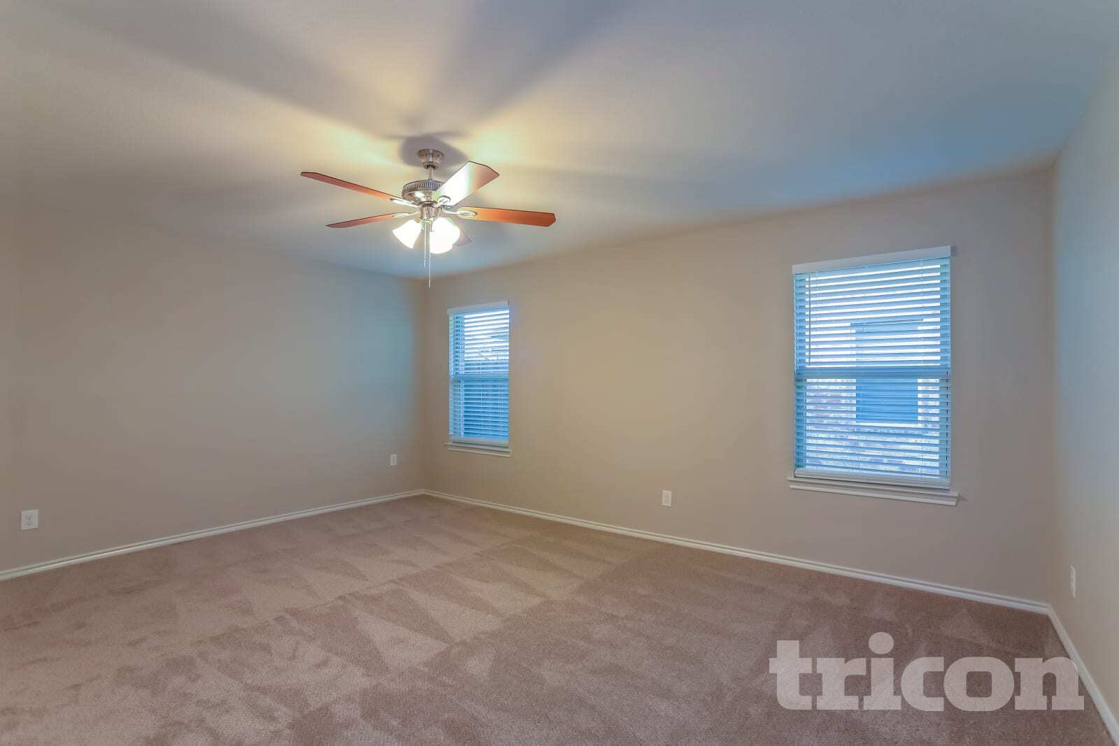 Building Photo - 2511 Glen Hollow Dr