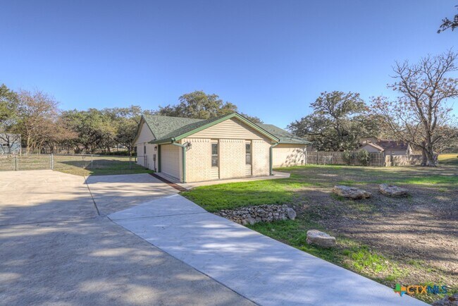 Building Photo - 1260 Flaming Oak Dr