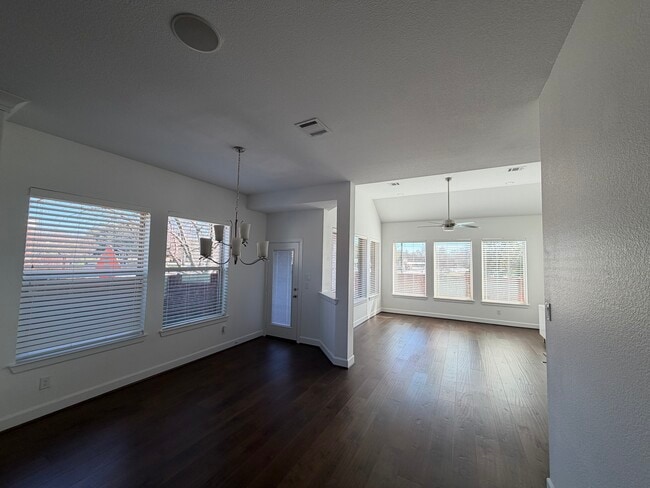 Building Photo - 1115 Sunset Ln