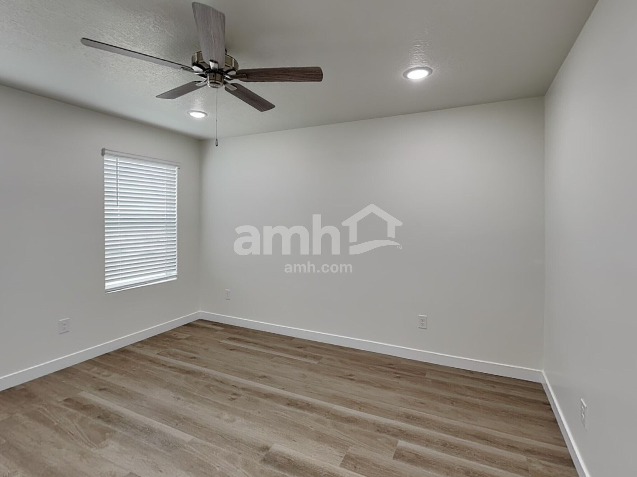 Building Photo - 1256 W Mahogany St