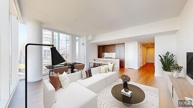 Building Photo - 675 W 59th St