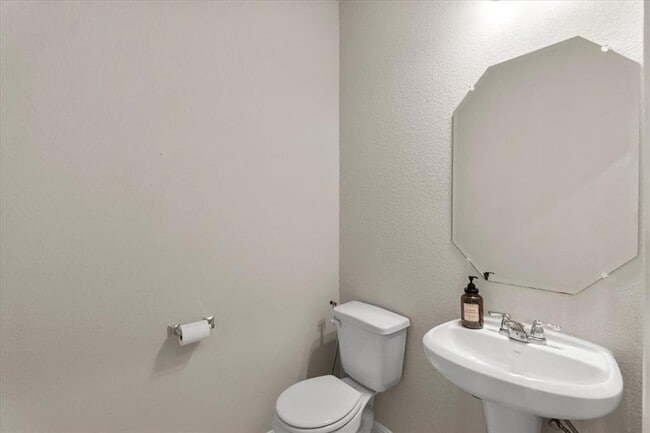 Building Photo - 121 Emerald Pass