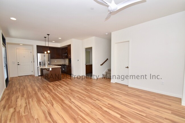 Building Photo - Spectacular 2 Bedroom townhouse apartment.