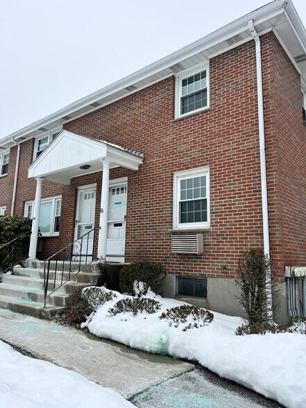 Building Photo - 18 Hill Rd