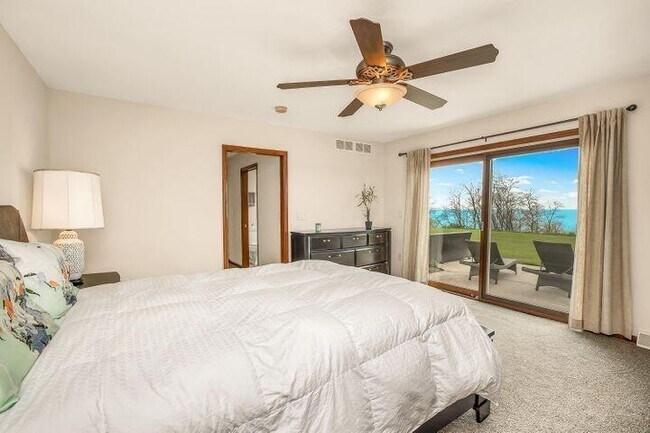 Building Photo - 12650 N Lake Shore Dr