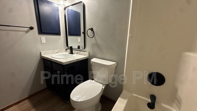 Building Photo - 1821 Ridgehaven Ct