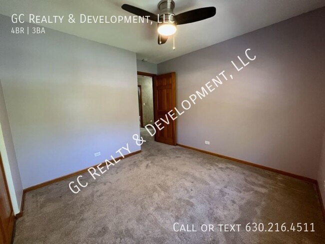 Building Photo - ***MUST SEE! 4 BDRM / 2.5 BTH / LARGE CORN...