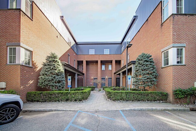 Building Photo - 1600 Kaufer Ln