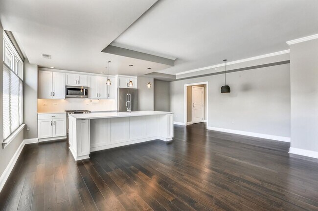 Building Photo - Gorgeous 2/2 with luxurious Lobby Level Condo in Hampden Row