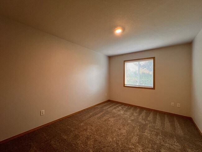 Building Photo - MOVE IN SPECIAL!! Beautifully Remodeled Ho...