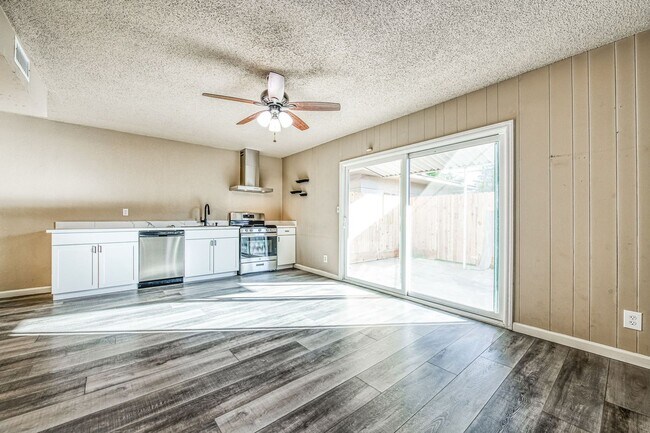 Building Photo - 5780 N 8th St