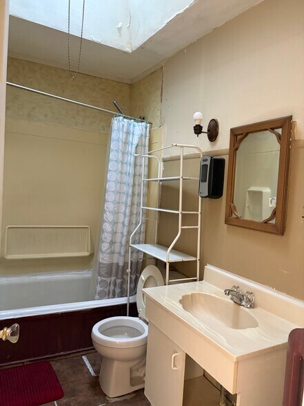 Building Photo - 7159 Radbourne Rd