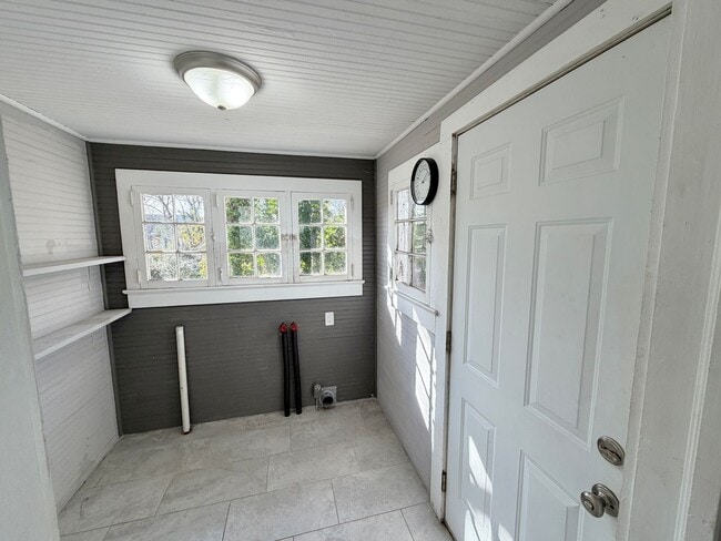 Building Photo - Statesville Downtown - 2BR / 1BA