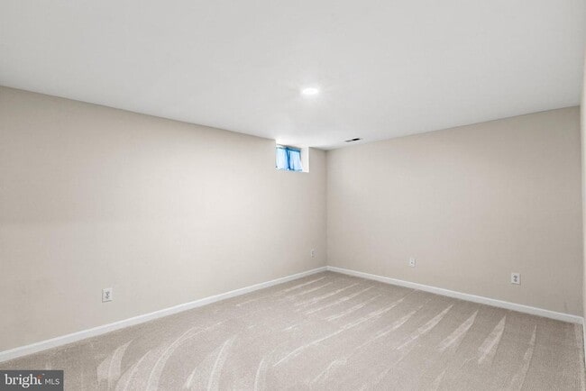 Building Photo - 45370 Barefoot Dr
