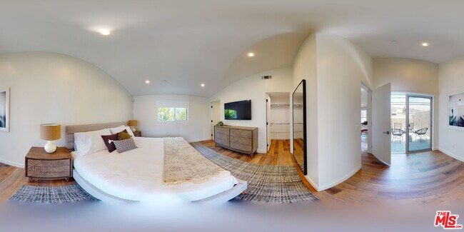 Building Photo - 547 N W Knoll Dr