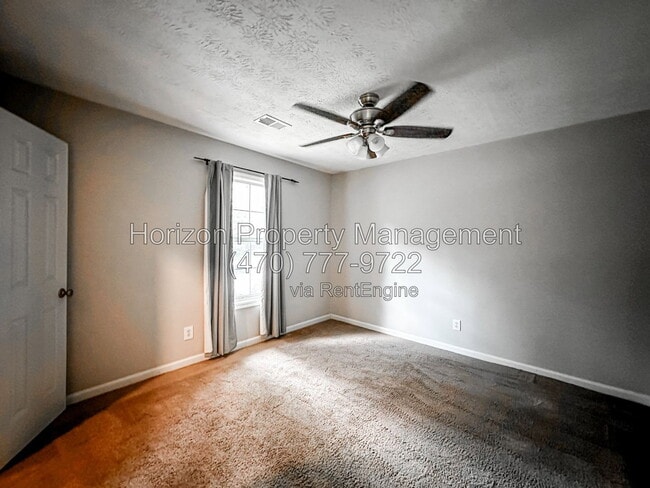 Building Photo - 4925 Farmstead Ct NE