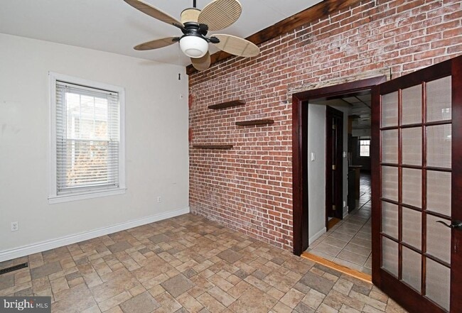 Building Photo - 470 Emmett St