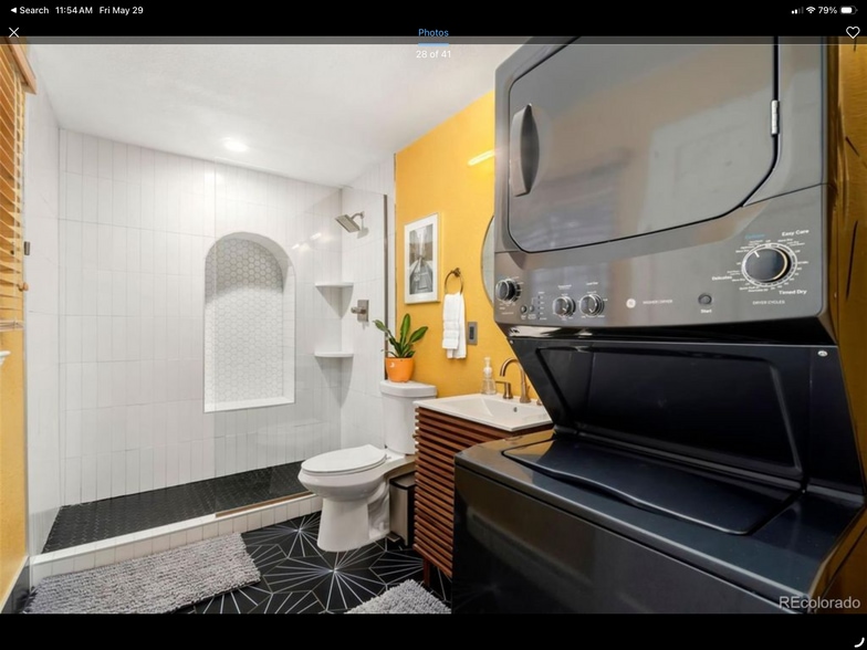 en suite primary bathroom - 2421 Tremont Pl