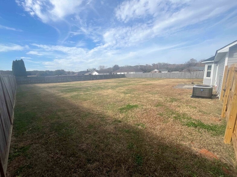 Building Photo - 326 Willow Oak Dr