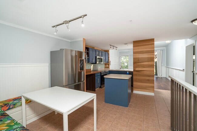 Building Photo - 1005 Bella Vista Blvd