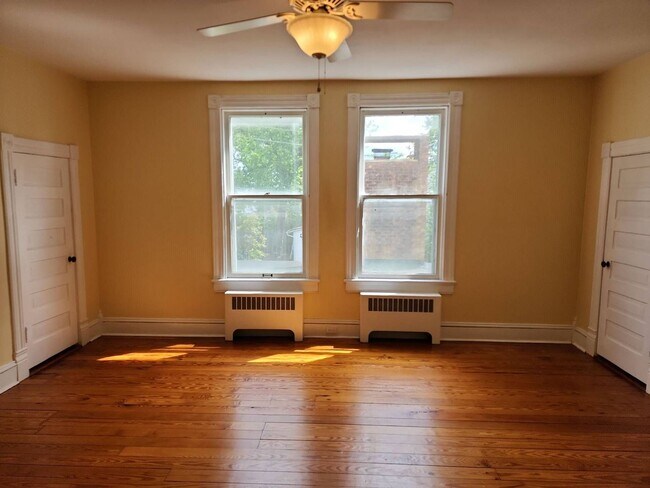 Building Photo - Incredible 5 Bedroom Home with Detached Garage in West Point!